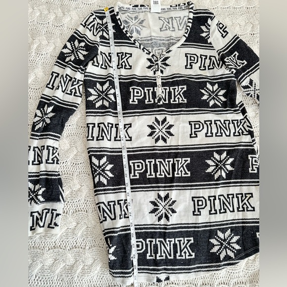 ✨Victoria Secret Pink Holiday Pajamas. Pre-Loved in good/fair condition.✨ - Picture 4 of 5